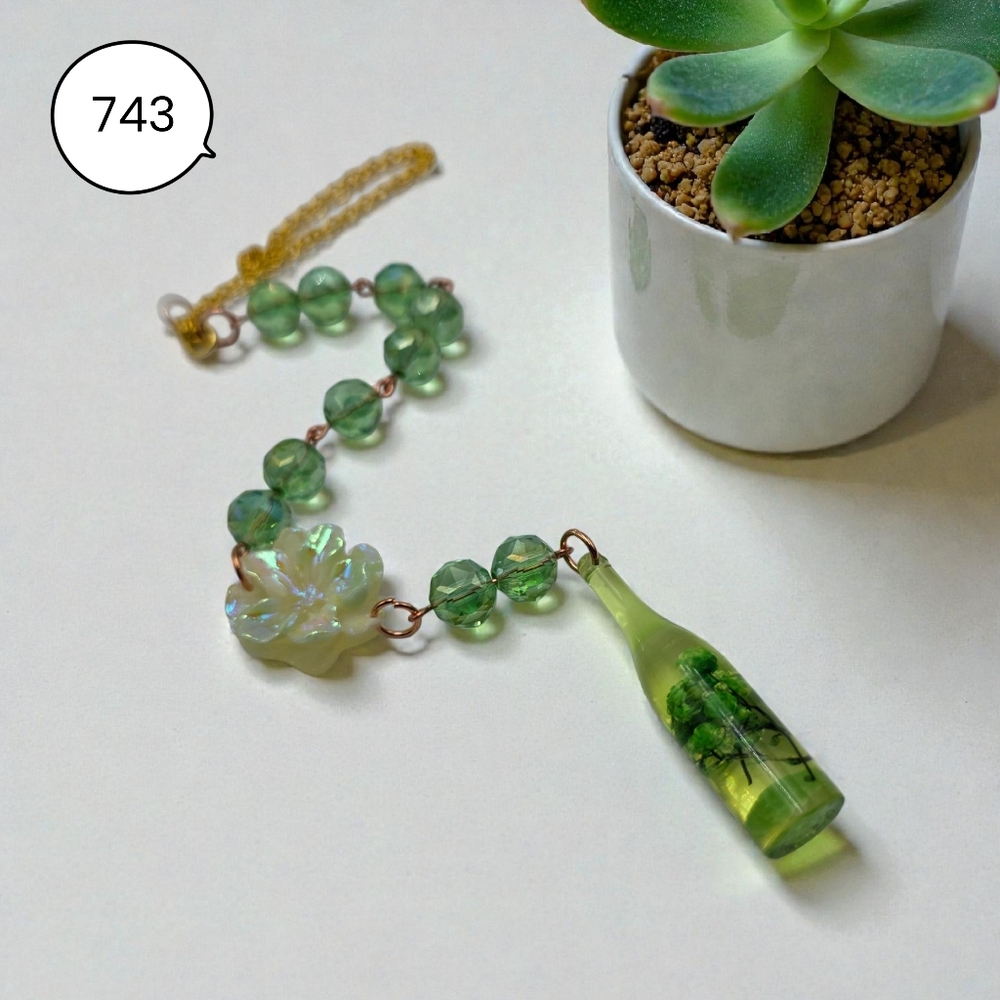 Green Floral Bottle Car Charm – Handmade Beaded Rearview Mirror Accessory